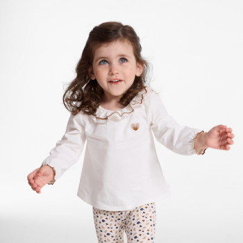 تيشيرت أبيض بياقة متموجة للفتيات الصغيرات